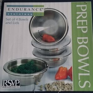 New set of 4 prep bowls with lids